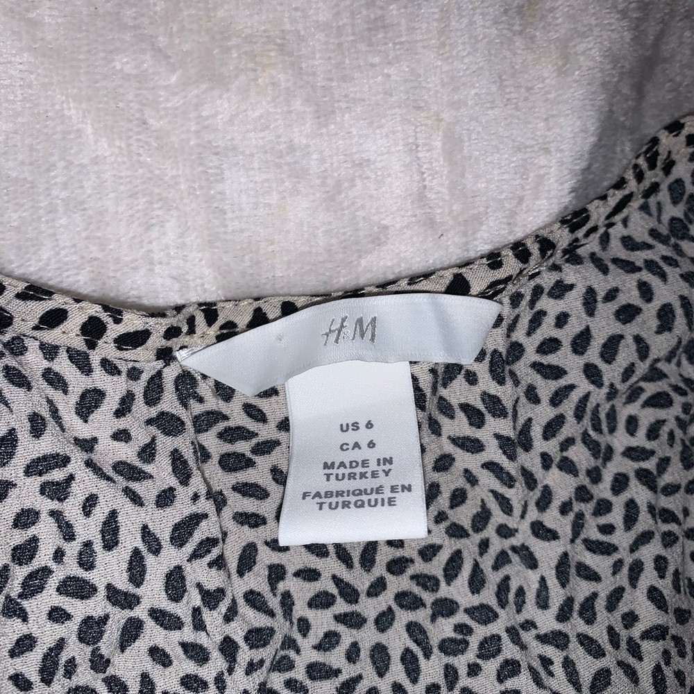 Women’s patterned top - Picture 4 of 6
